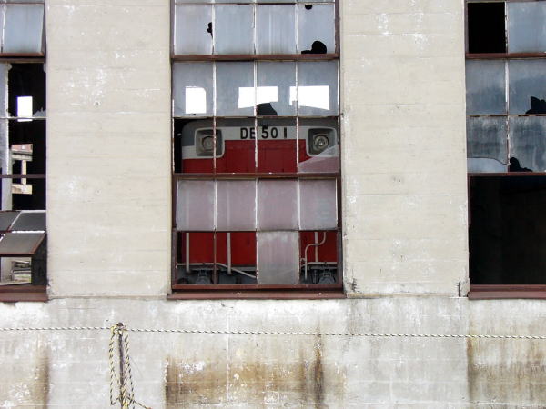 扇形車庫に眠っているDE50